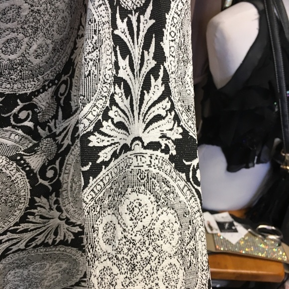 Black and white skater dress - Picture 5 of 8